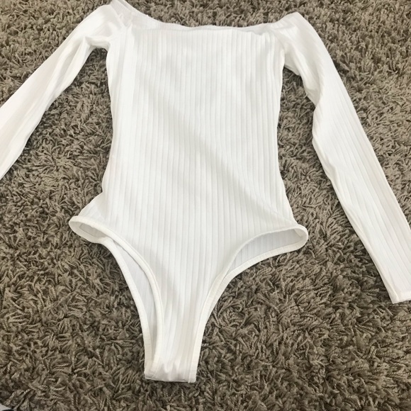 Off Shoulder Ribbed Bodysuit - Picture 3 of 4